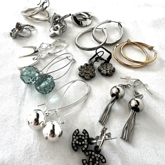 SALE: Earrings bundle of 12 ❤️ - Picture 2 of 7